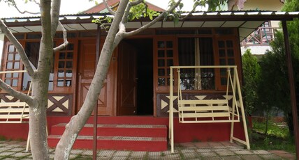 Snow King Retreat - The Heaven Room Type - TWIN ROOMS , CANE HUT WITH 2 DOUBLE BED FOR 4 PAX , 2 BATH ROOM WITH SWING