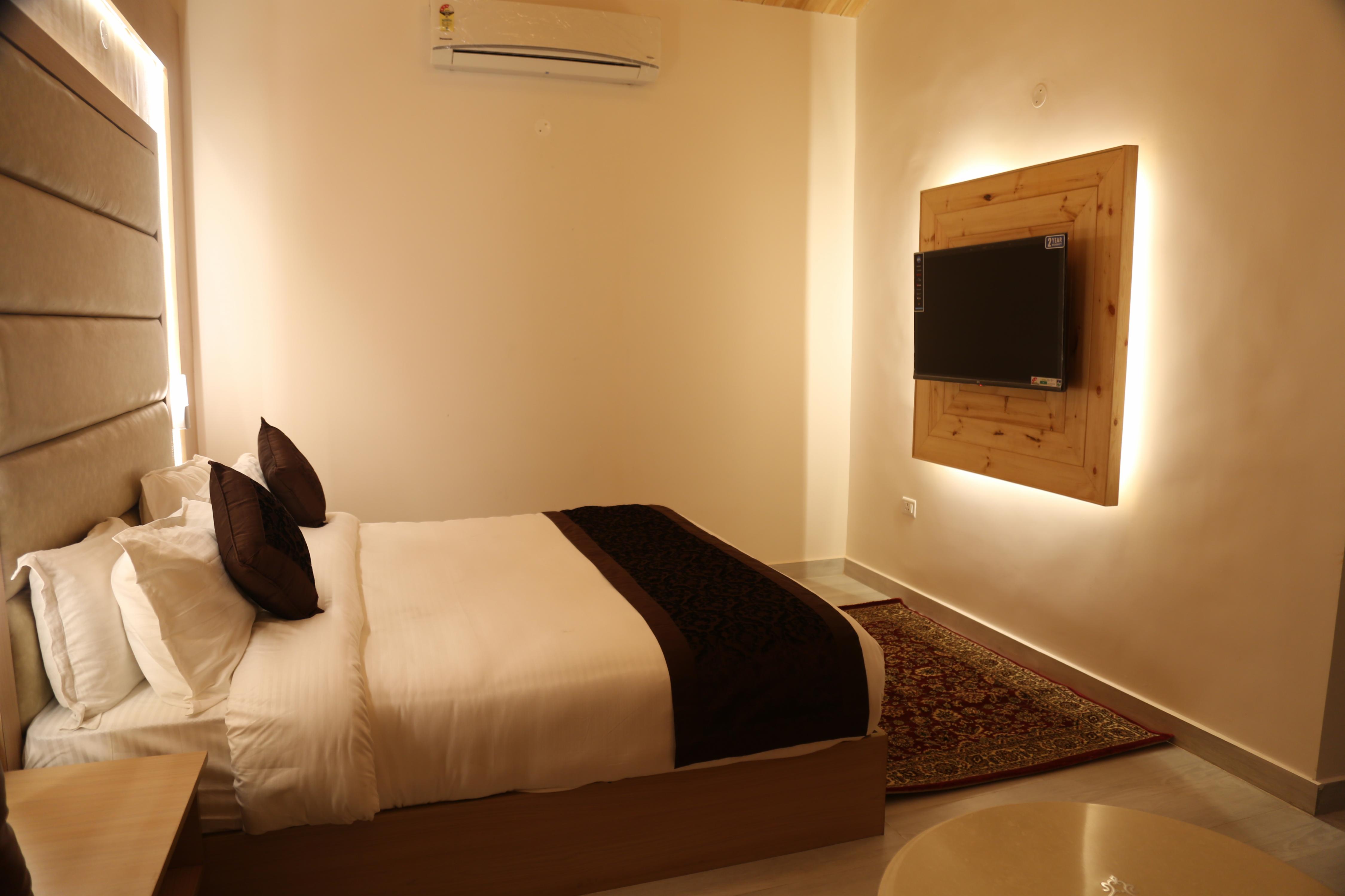 Oakwood Hamlet Room Type - Luxury Huts