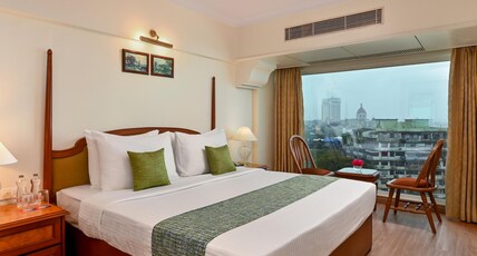 Fariyas Hotel Room Type - Suite Room