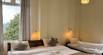 Hotel Pineridge Room Type - Deluxe Three Bedded Room