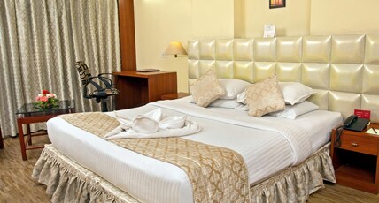 Hotel Raj Mahal (Pure Veg) Room Type - DELUXE ROOM