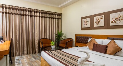 Vishwaratna Hotel Room Type - Deluxe Room