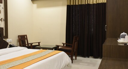 Hotel Rituraj (pure veg) Room Type - Super Deluxe Room (King or Twin Bed)
