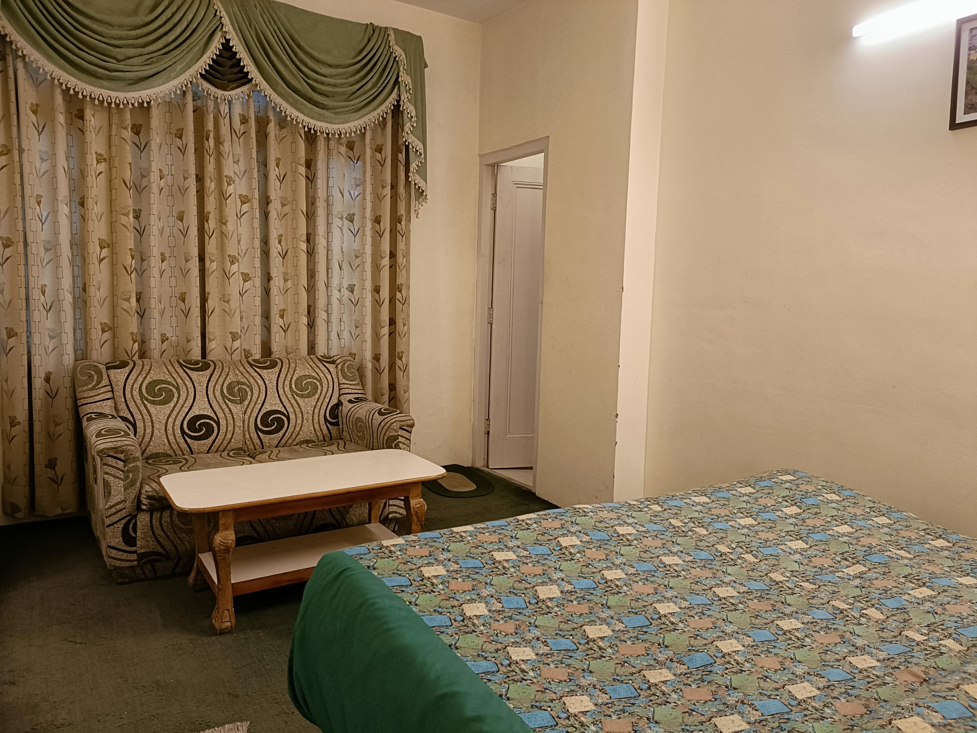 Hotel Oakwood - Tap to explore photos