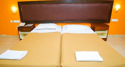 St.James Court Beach Resort Room Type - Sea Facing Deluxe Twin bed