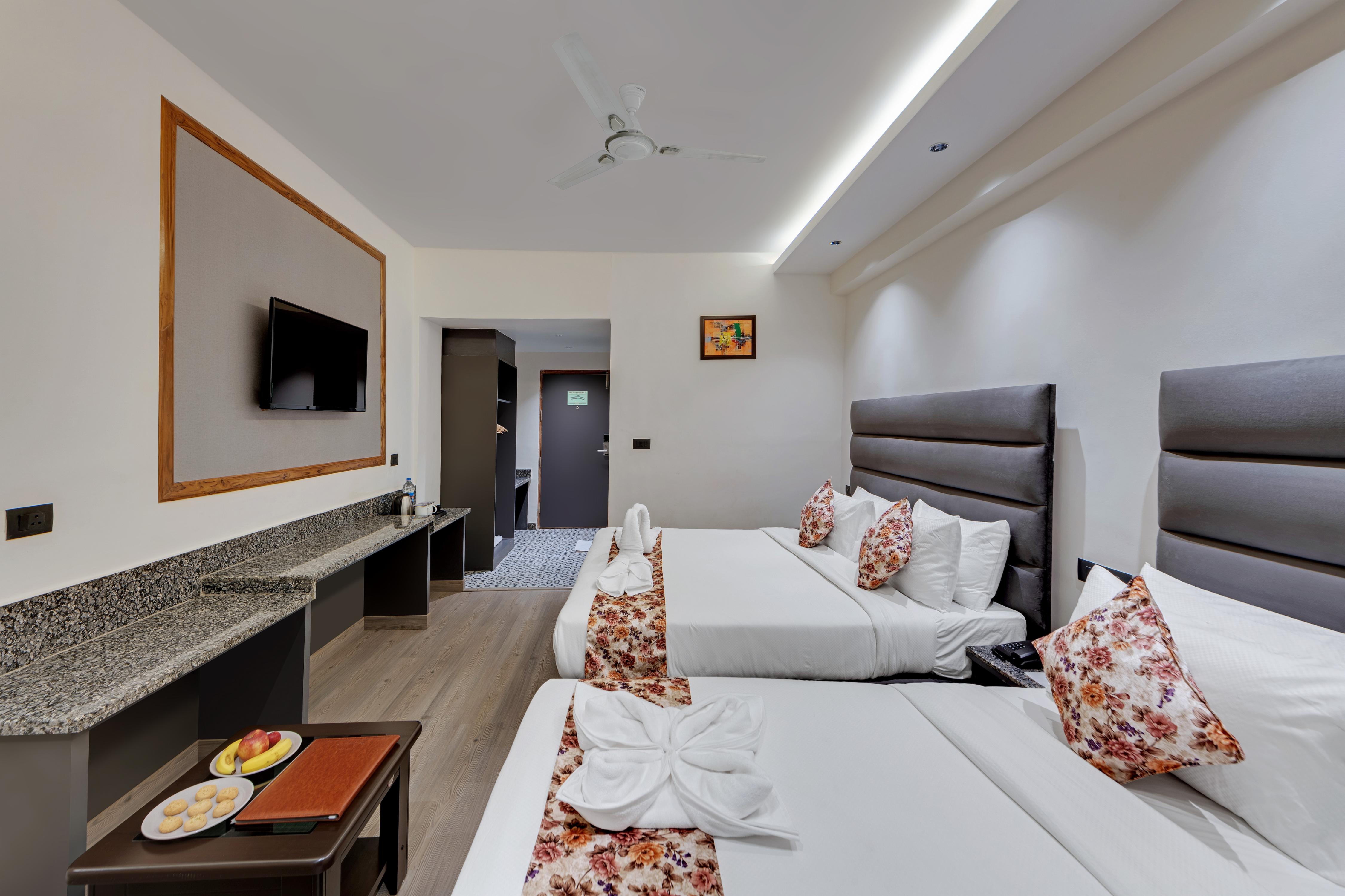 Click Sunburry Hotel katra - Tap to explore photos