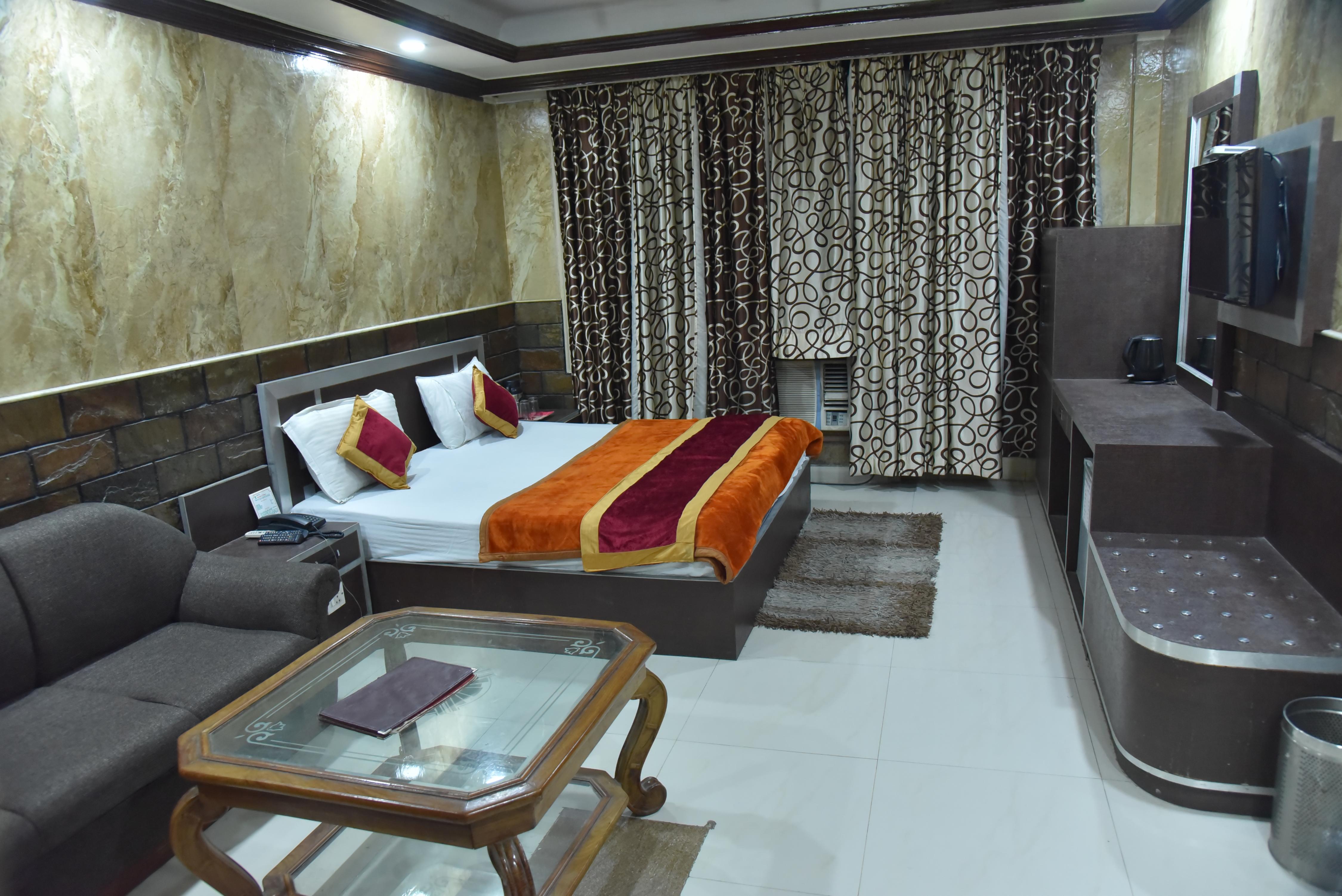 Hotel Shanker Palace Room Type - Super Dlx Double Room