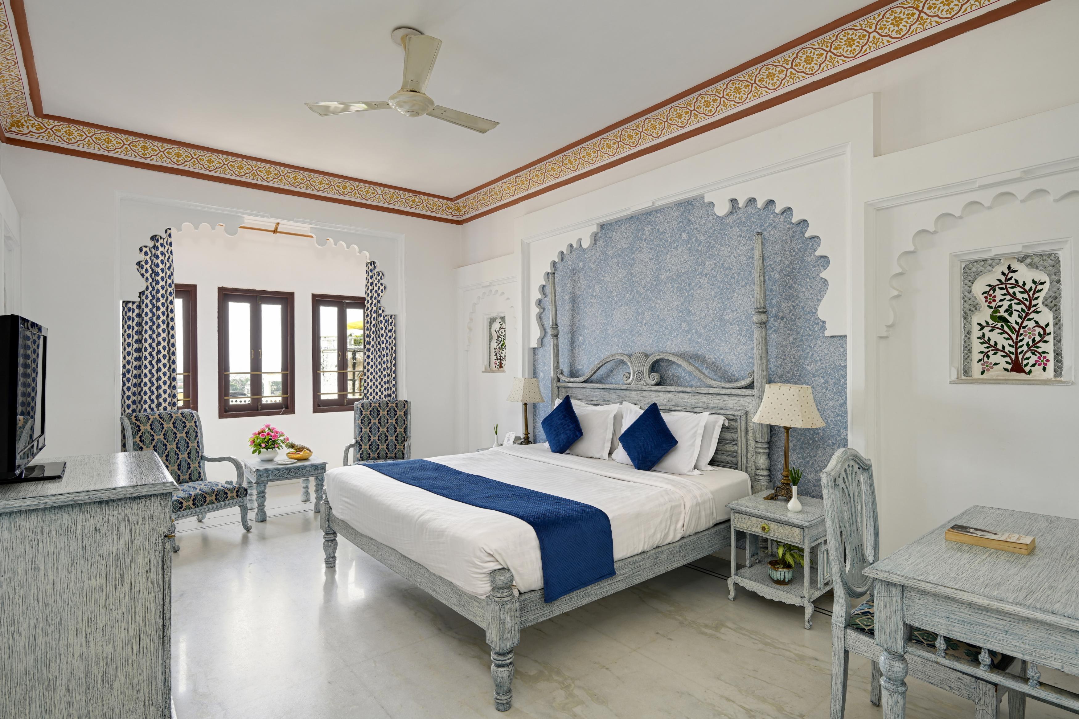 SWAROOP VILAS - LAKE FACING BOUTIQUE HOTEL Room Type - Superior Rooms