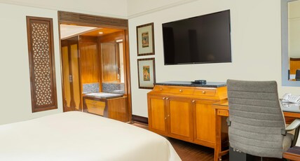 Hyderabad Marriott Hotel and Convention Centre Room Type - Executive Deluxe King with Bathtub & Lounge Access Hyderabad Marriott Hotel and Convention Centre Room Type - Executive Deluxe King with Bathtub & Lounge Access