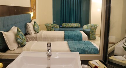 HOTEL PARAS MAHAL Room Type - Twin Bed Room (Deluxe)