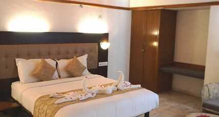 HOTEL PARAS MAHAL Room Type - Suite Room