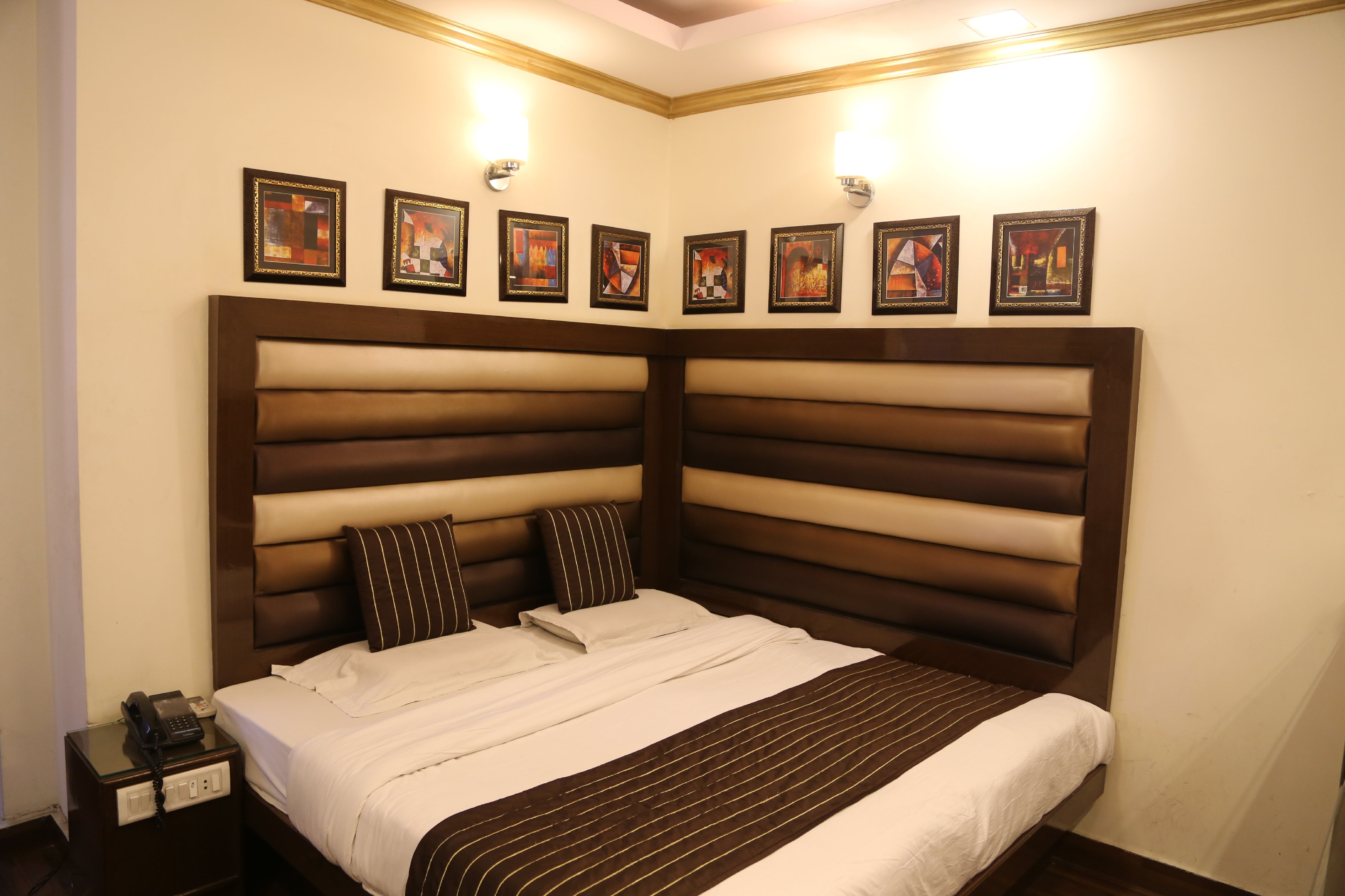 Hotel Lals Haveli - Tap to explore photos