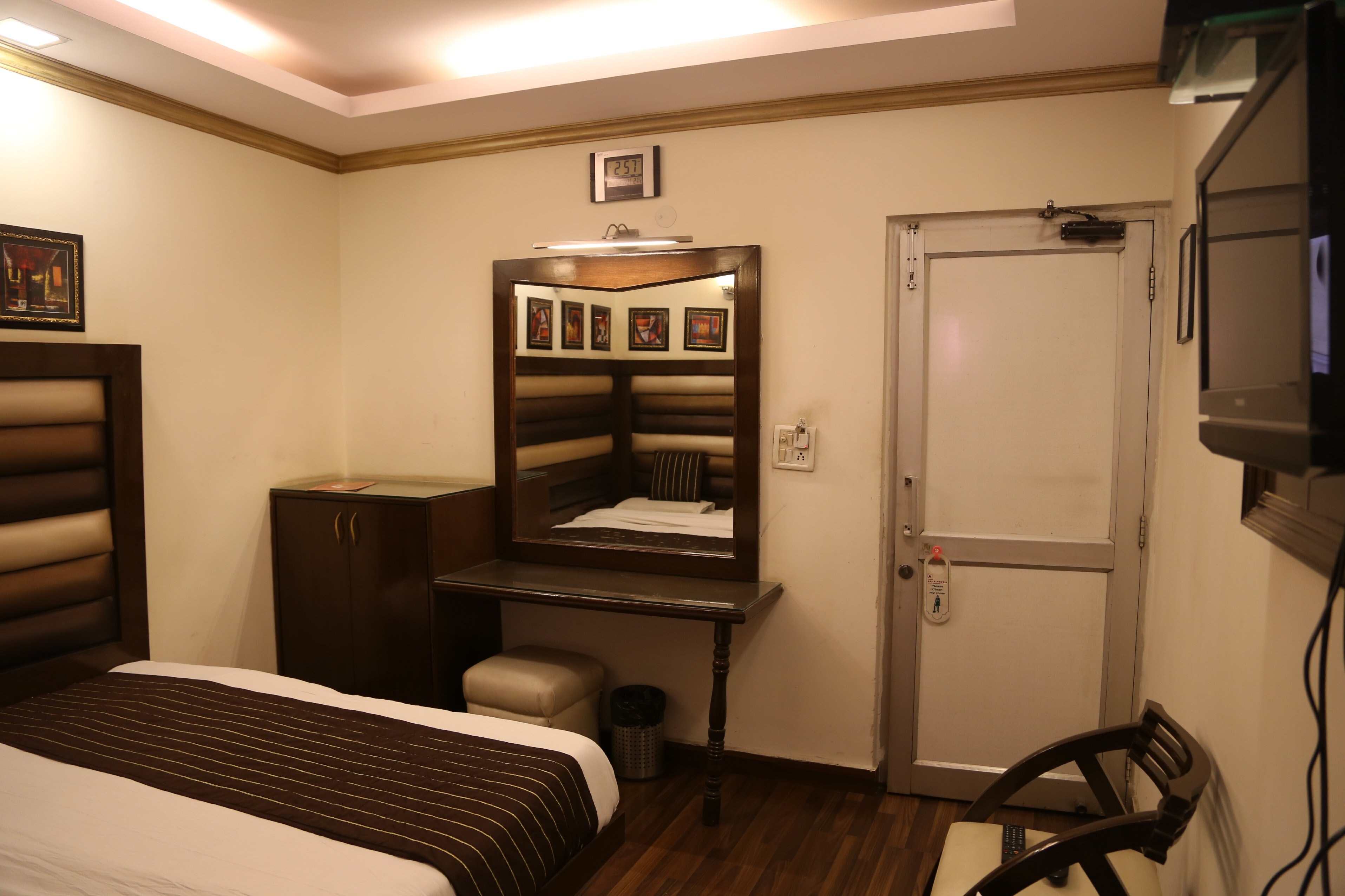 Hotel Lals Haveli - Tap to explore photos