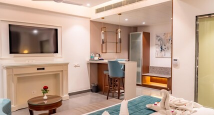 MJ Residency Room Type - PREMIUM SUITE with Working Desk