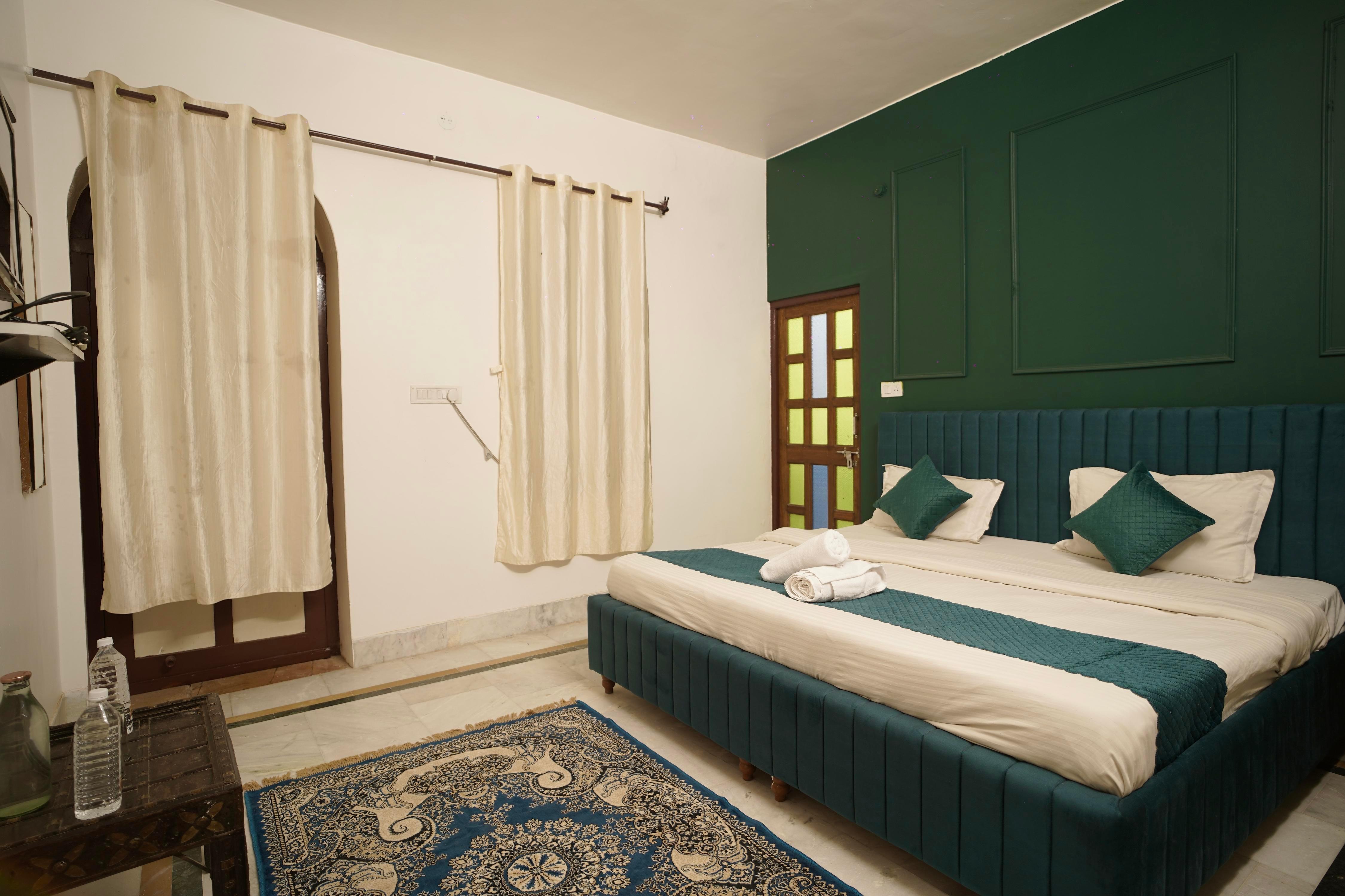 Hotel Meeraa Mahal Room Type - Deluxe Room