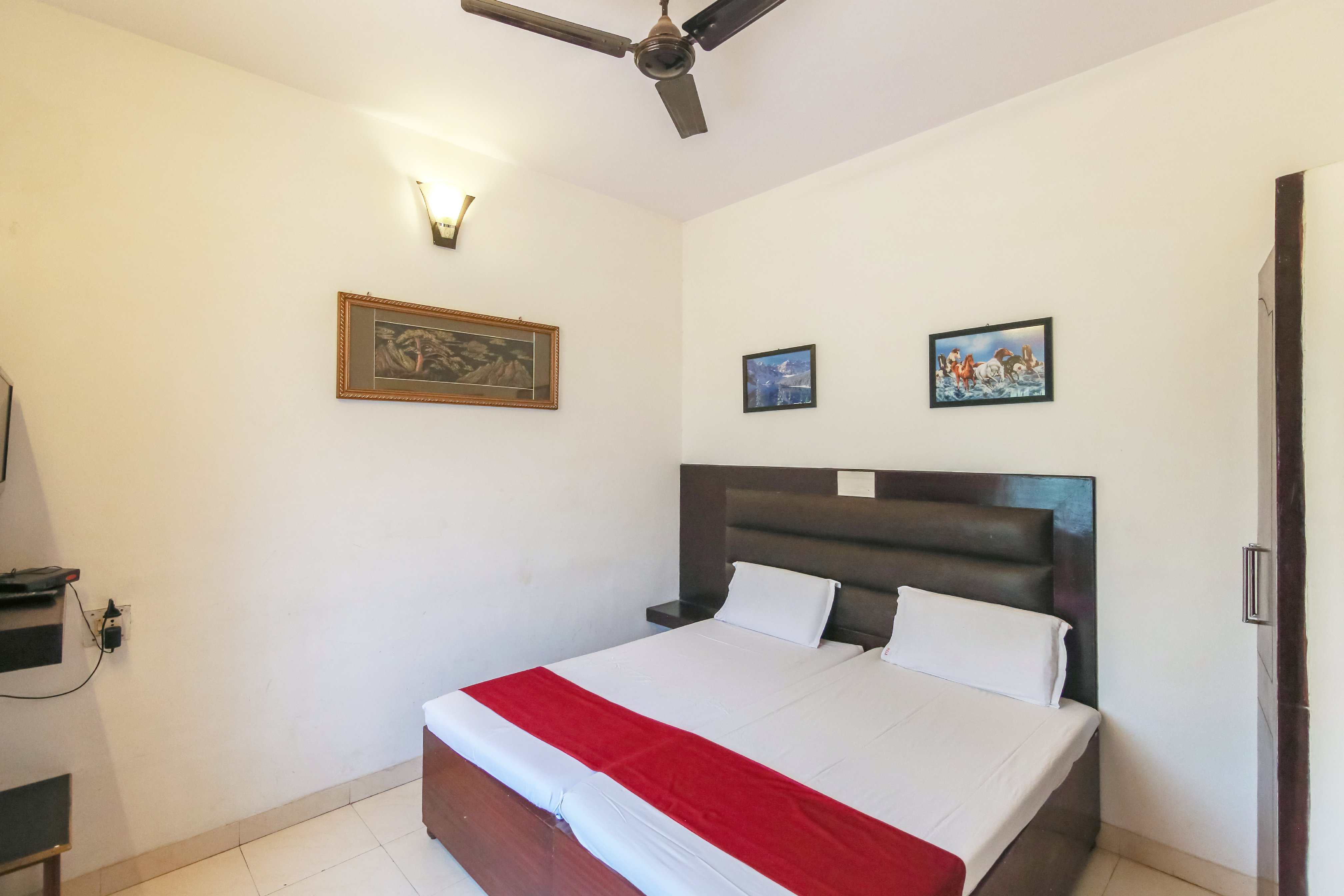 Hotel  Sidhartha-80 metres from Taj -Mahal Room Type - Standard Room(Non-AC)