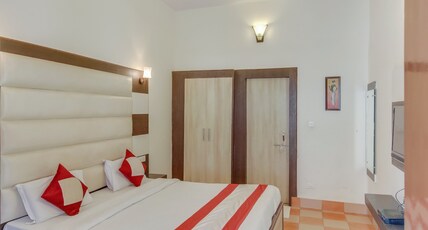 Hotel Sidhartha-80 metres from Taj -Mahal Room Type - Standard Room AC Hotel Sidhartha-80 metres from Taj -Mahal Room Type - Standard Room AC