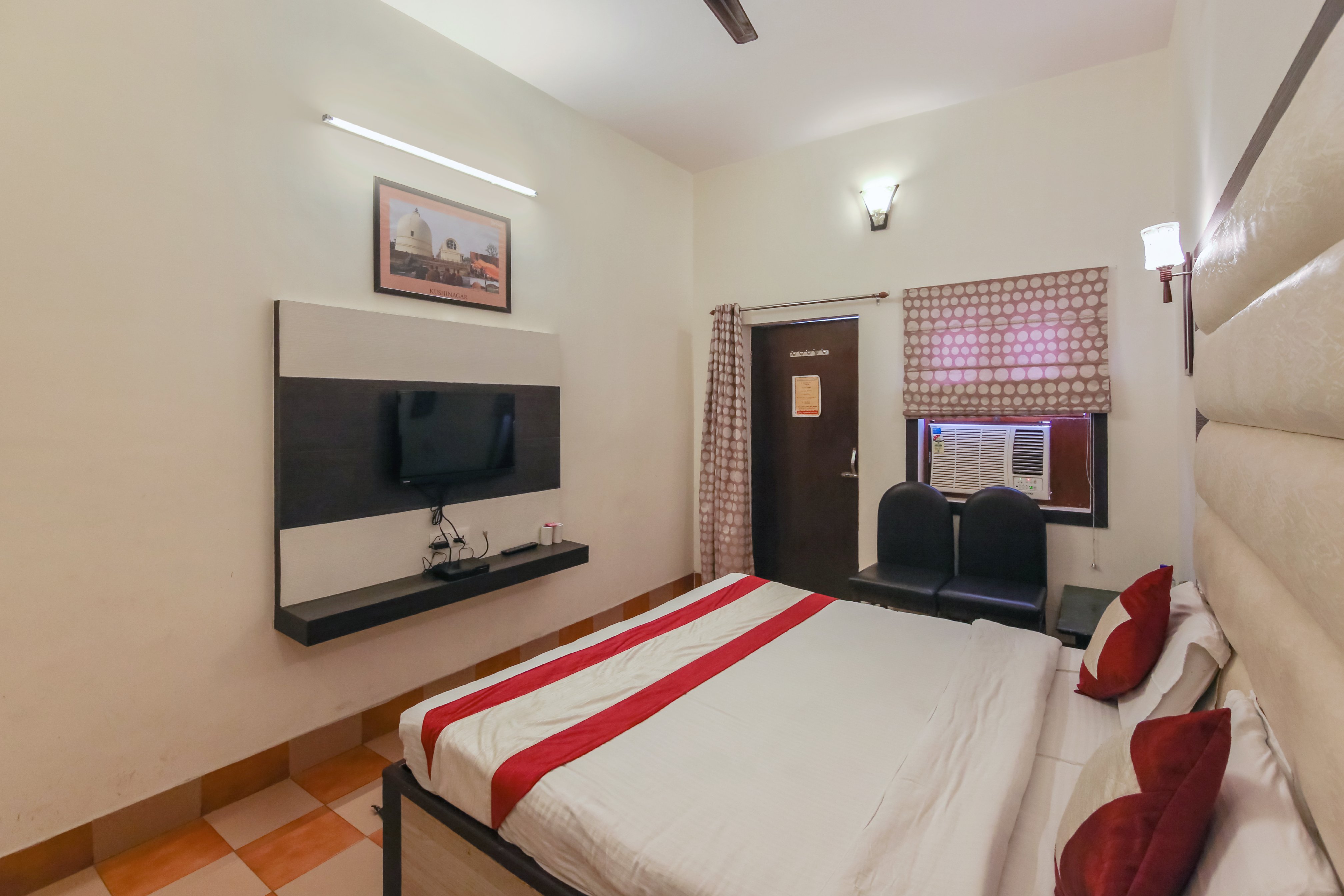 Hotel Sidhartha-80 metres from Taj -Mahal - Tap to explore photos