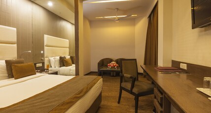 Hotel Centre Point Room Type - Executive Business Room with Work Desk