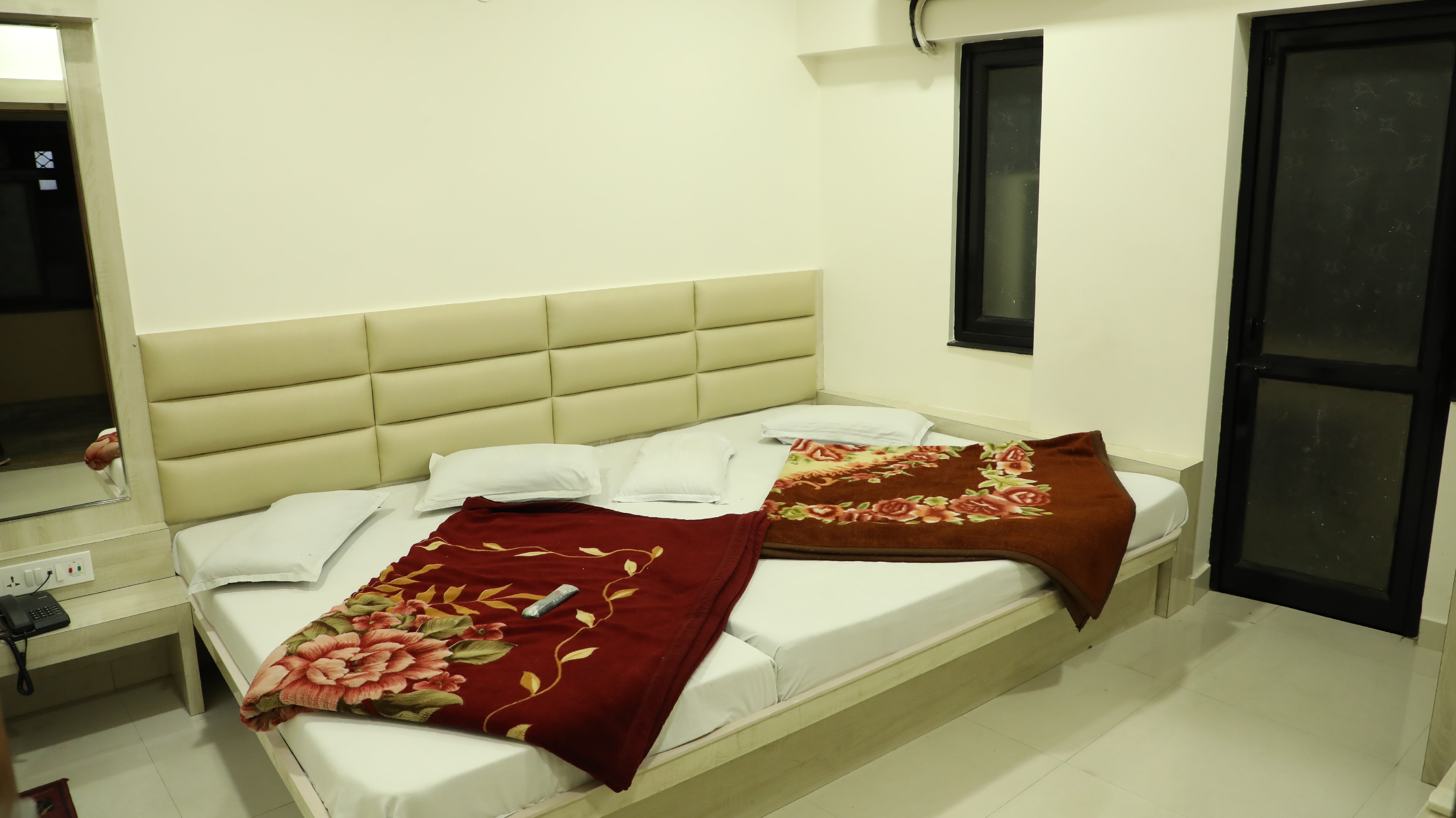 Hotel Sahil Room Type - Ac Deluxe Three Bed Room