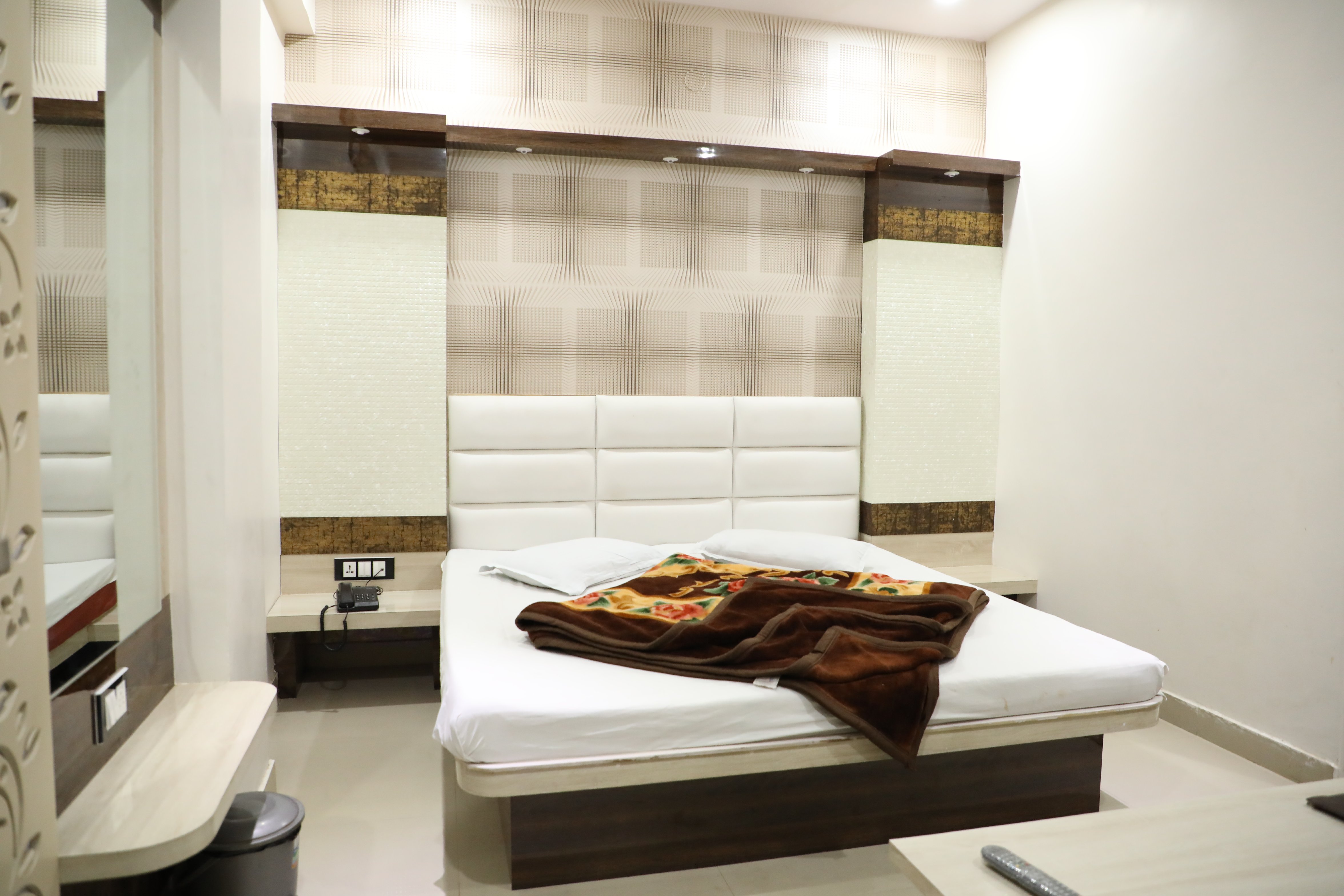 Hotel Sahil Room Type - AC Delxue Double Bed Room
