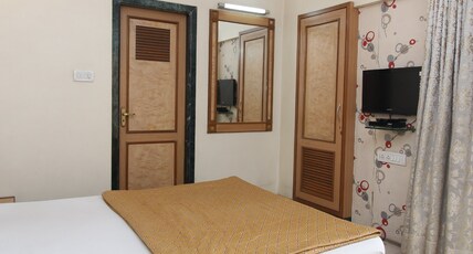 Hotel Pooja International Room Type - Deluxe Non Ac