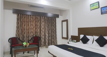 Saish Hotel Room Type - Deluxe Double Room