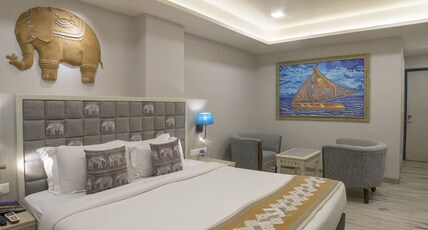 Palm Beach Hotel & Resort Room Type - Deluxe Room - King Bed