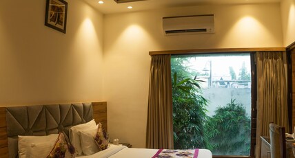 Wood Castle Spa Resort- A River Access Property Room Type - Deluxe Room