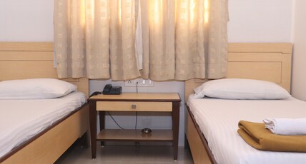 Hotel TipTop - Grant Road Room Type - Double Room -Twin Bed Ac Room Common Bathroom