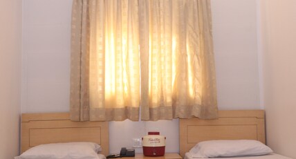 Hotel TipTop - Grant Road Room Type - Double Room-Non Ac Room Common bathroom