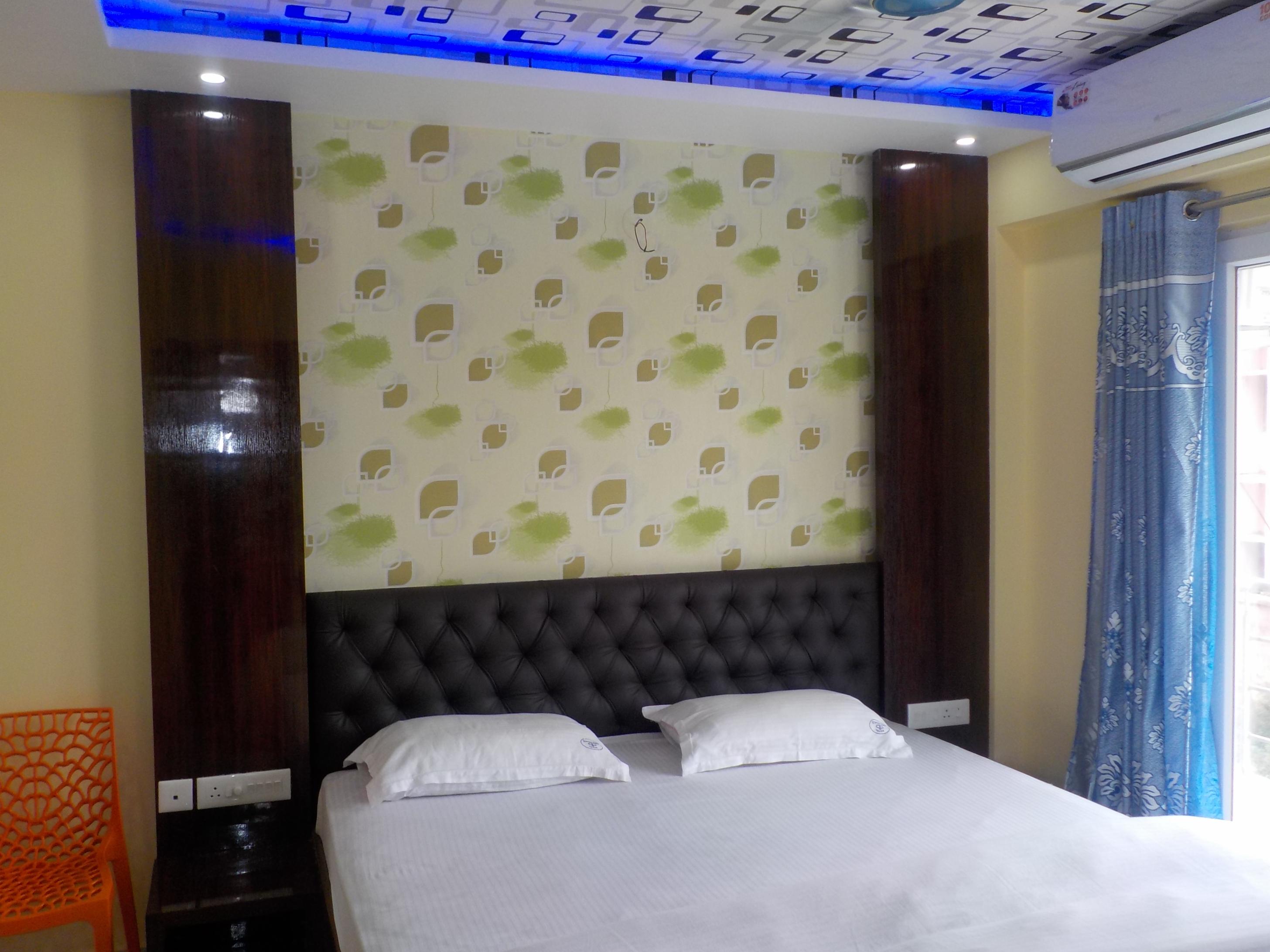 Hotel Arya Palace - Tap to explore photos