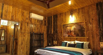 MOGLI RESORTS KANHA Room Type - Log Huts
