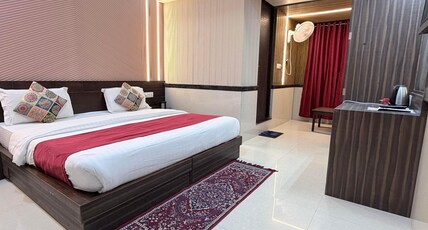 SARASWATI ( Pure Vegetarian ) - A COMPLETE FAMILY HOTEL Room Type - Deluxe AC Room SARASWATI ( Pure Vegetarian ) - A COMPLETE FAMILY HOTEL Room Type - Deluxe AC Room