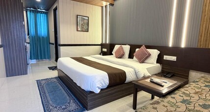 SARASWATI ( Pure Vegetarian ) - A COMPLETE FAMILY HOTEL Room Type - Deluxe Non AC Room SARASWATI ( Pure Vegetarian ) - A COMPLETE FAMILY HOTEL Room Type - Deluxe Non AC Room