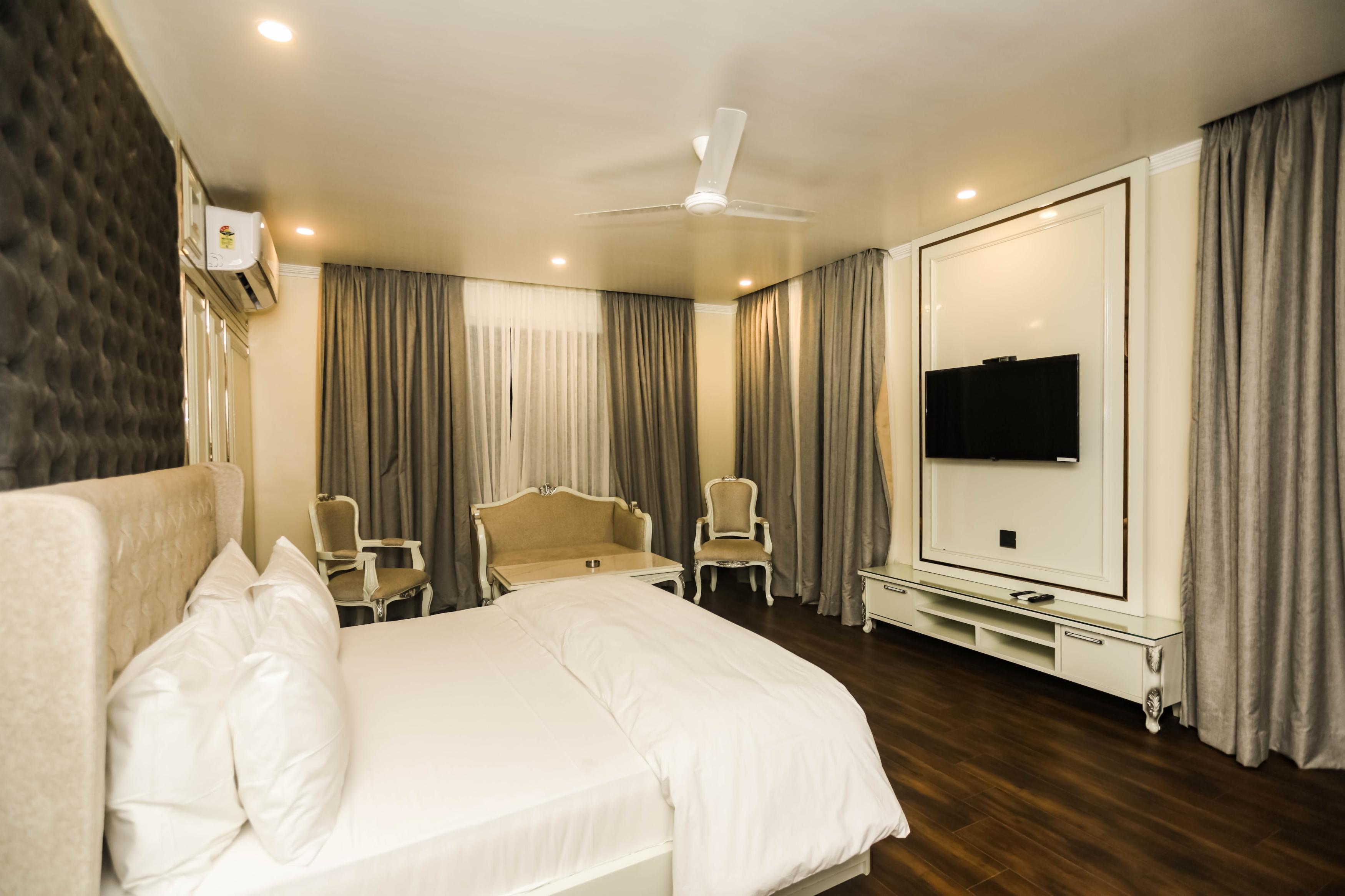 Hotel Pong View Room Type - Suite Room