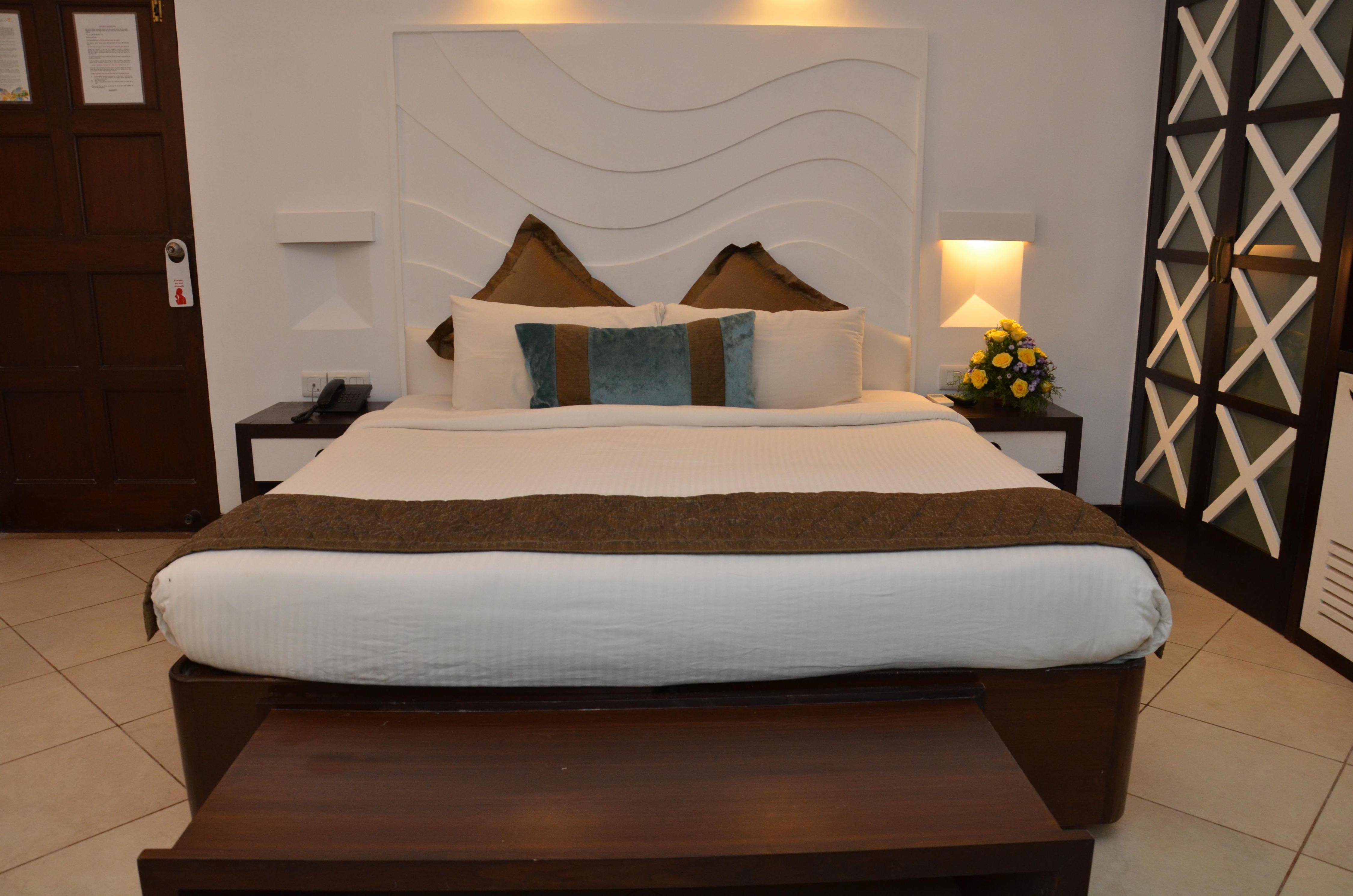 Sonesta Inns Beach Resort Room Type - Premium Pool View with Balcony