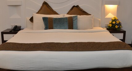 Sonesta Inns Beach Resort Room Type - Premium Pool View with Balcony Sonesta Inns Beach Resort Room Type - Premium Pool View with Balcony