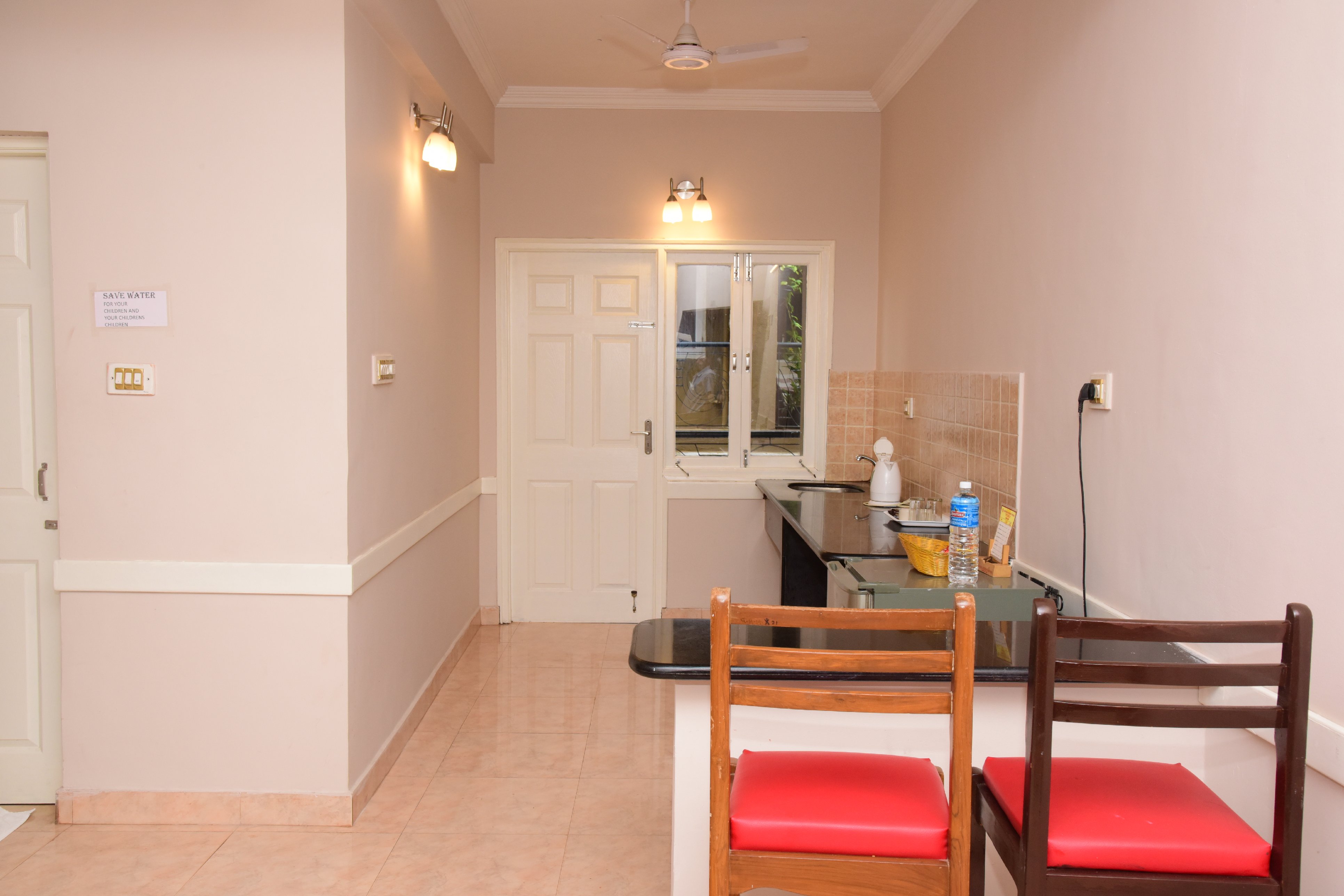 GT GOVEIA SUITES - Tap to explore photos