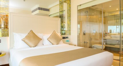 Hotel The Royal Plaza Room Type - Premium Deluxe Room