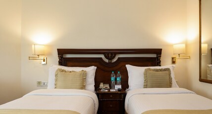 Hotel The Royal Plaza Room Type - Standard Twin Room