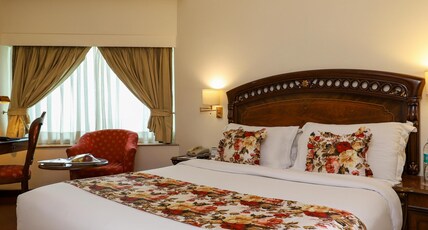 Hotel The Royal Plaza Room Type - Standard King Room