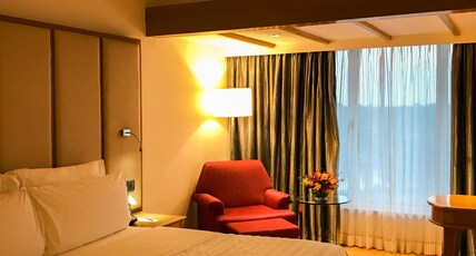 Le Meridien Kochi Room Type - Club Level Guest Room (City View), 1 King Le Meridien Kochi Room Type - Club Level Guest Room (City View), 1 King