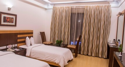 The Kandi Tree Room Type - Pinewood- King Bed