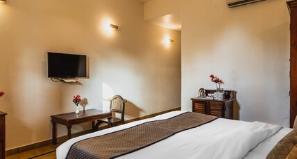 Hotel Golden Haveli Room Type - Deluxe Room Hotel Golden Haveli Room Type - Deluxe Room