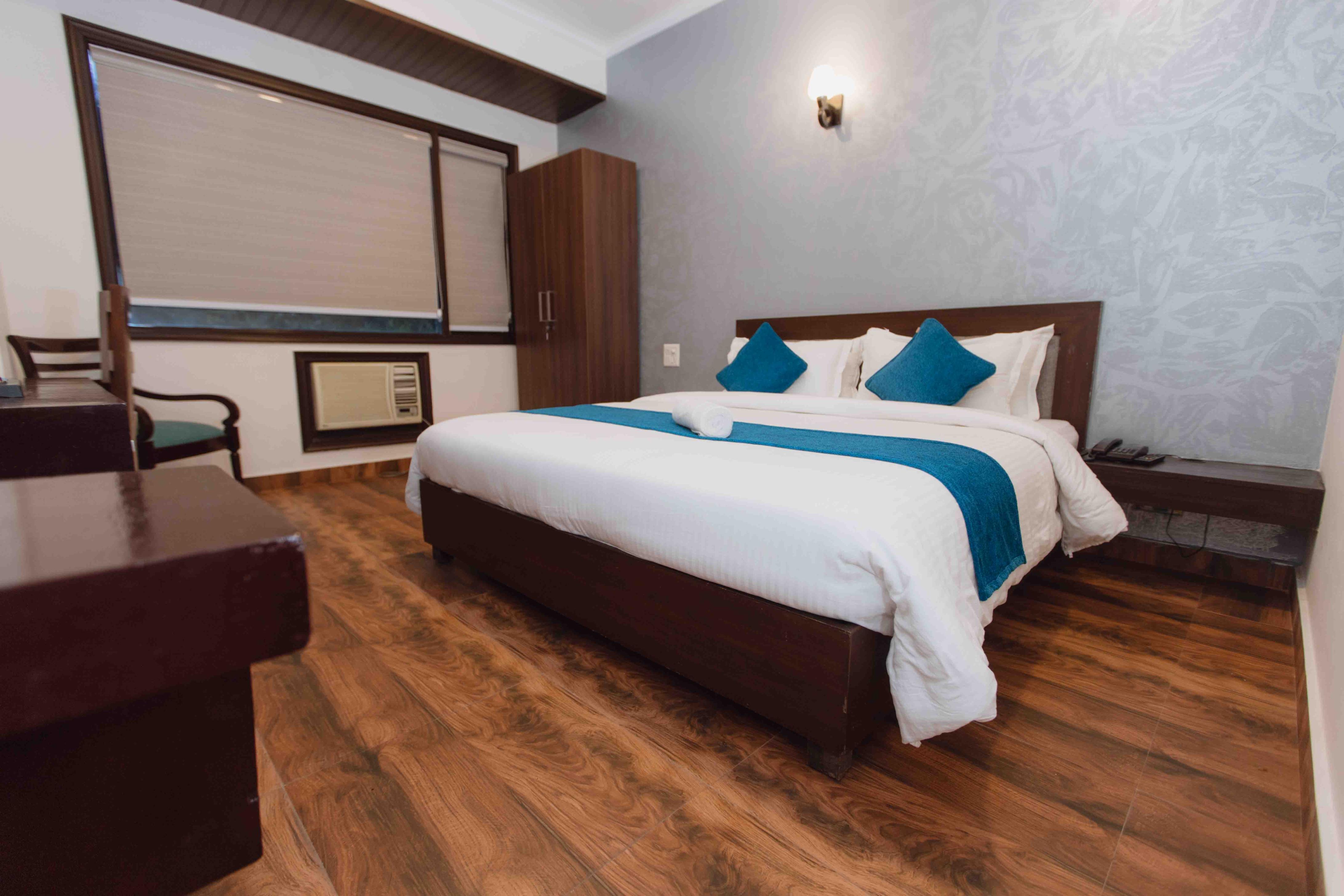 Plaza Residency Room Type - Suite Room with Bathtub