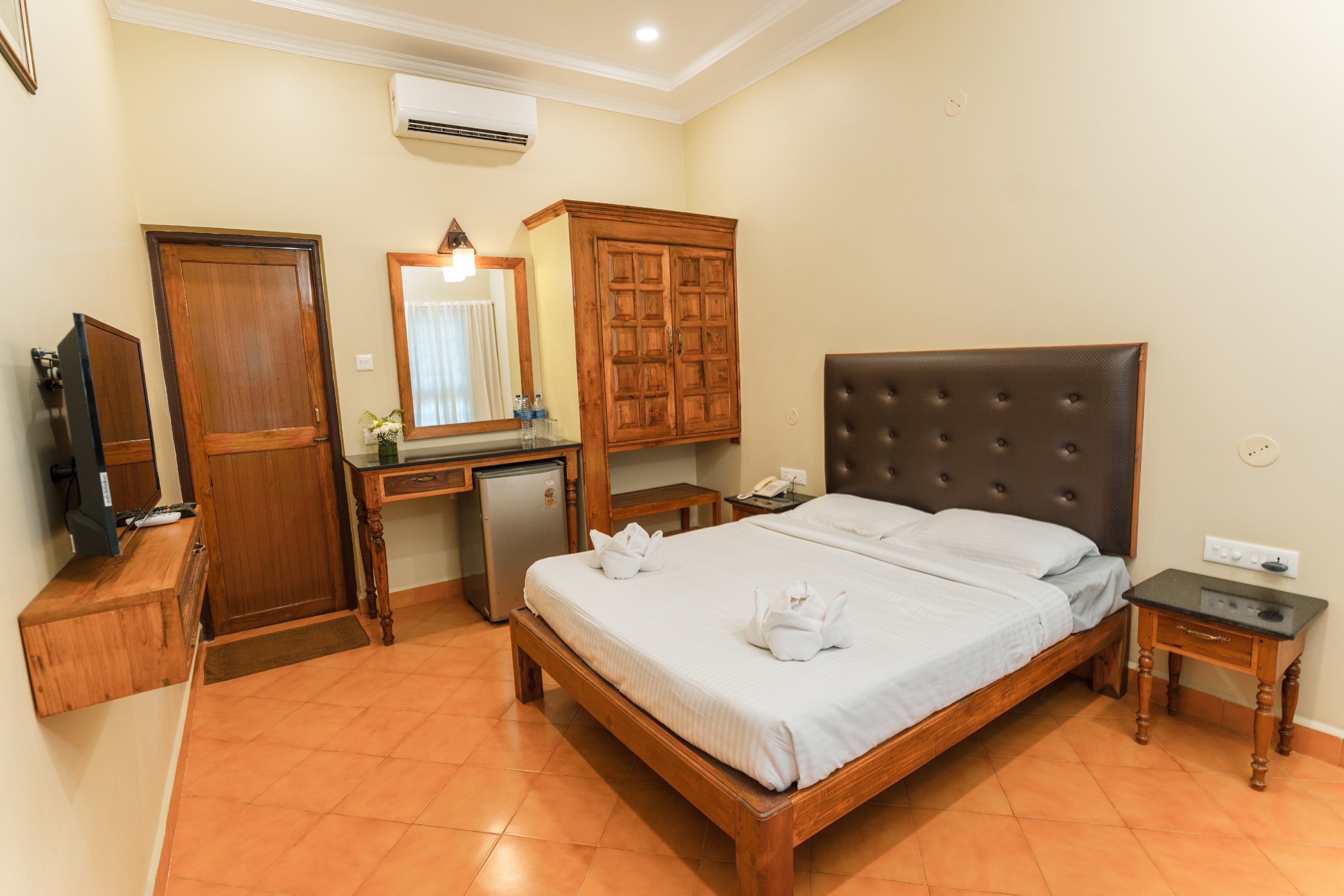 Leoney Resort Room Type - Deluxe Room