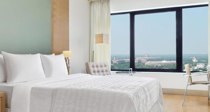 Le Meridien Delhi Room Type - Club Queen with City View