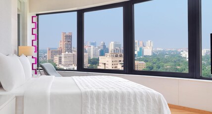 Le Meridien Delhi Room Type - Suite King with Bathtub & Living Room