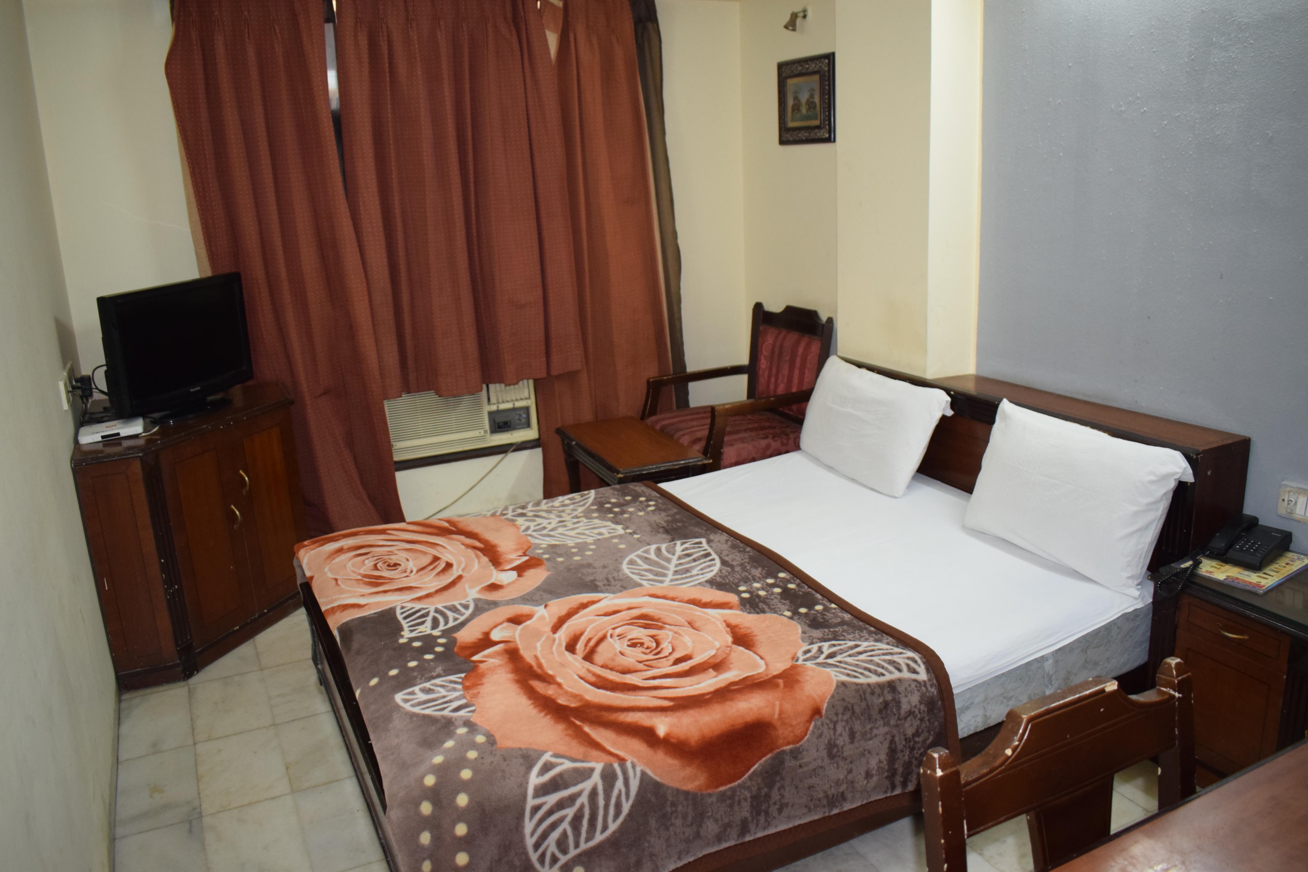 Hotel Guru International - Tap to explore photos